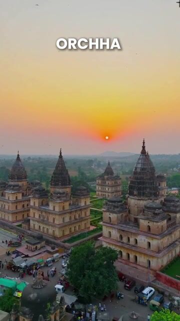 Orchha Tour Packages | Orchha Fort, Chaturbhuj Temple, Ram Raja Temple & Royal Chhatris