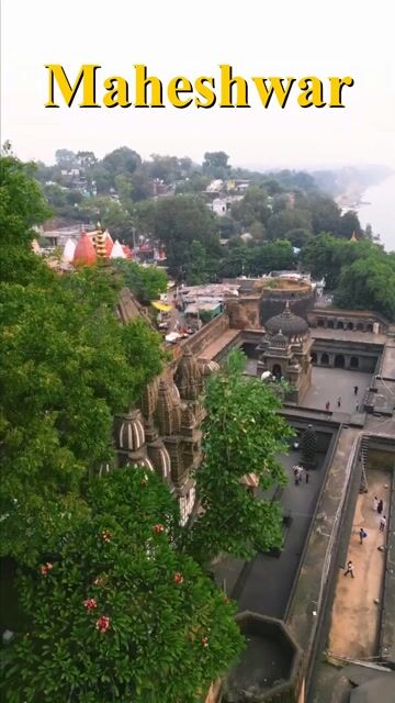 Maheshwar Heritage Tour | Fort, Narmada Ghats & Cultural Experience with Local Guide